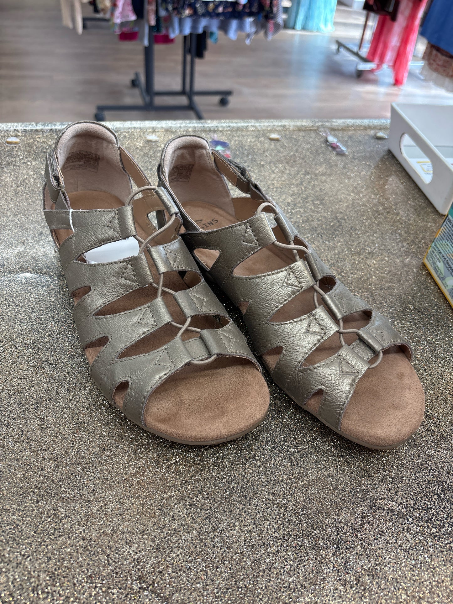 9.5 earth Tan Womens Shoe
