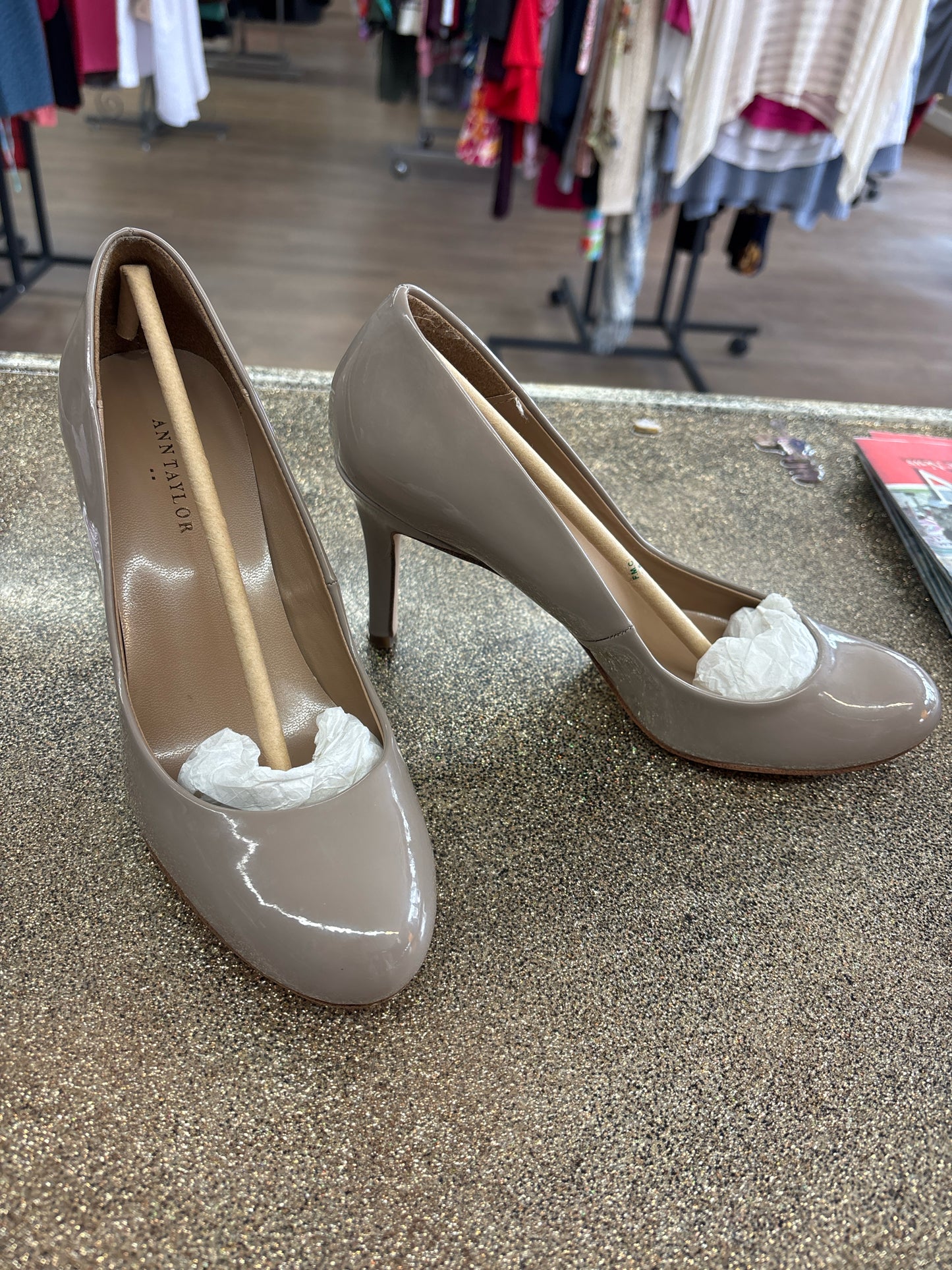 6.5 Ann Taylor Taupe Womens Shoe