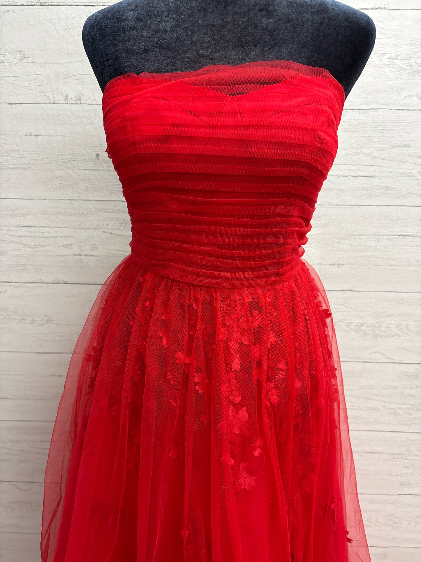 Size 6 JULES & CLEO Red GOWN