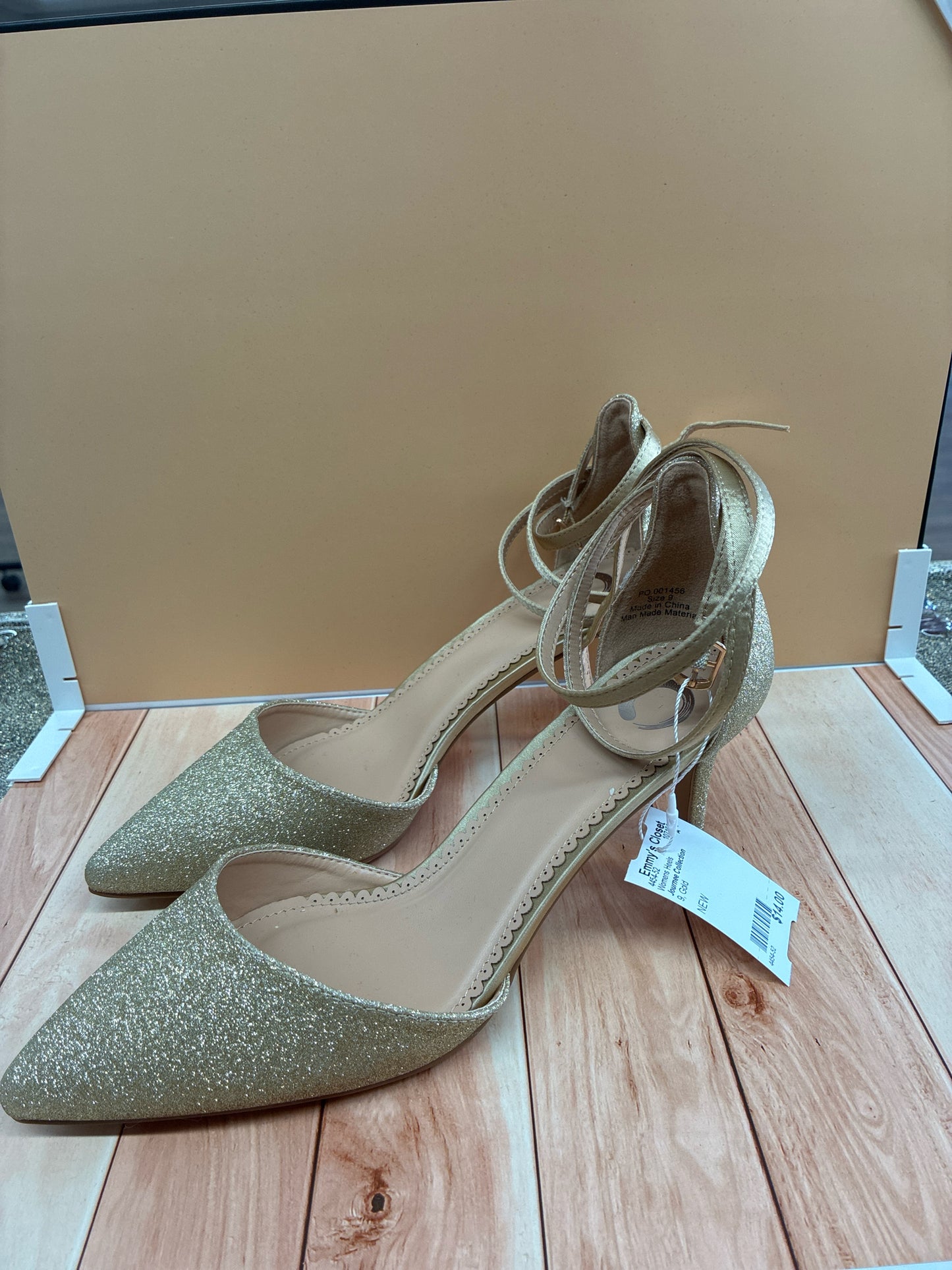 9 Journee Collection Gold Womens Heels