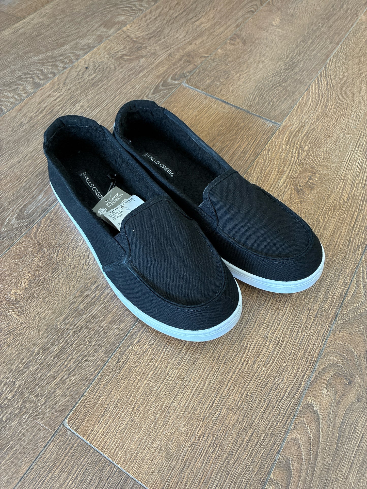 10 Falls Creek Black Womens Shoe
