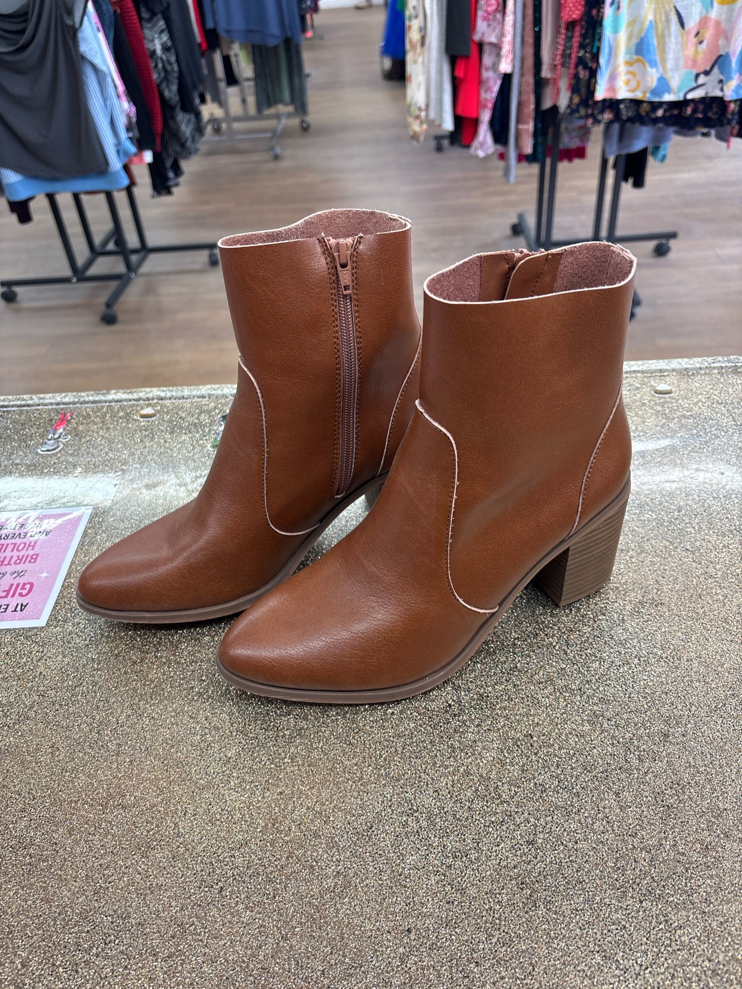 9.5 Universal Threads Brown Womens Boot