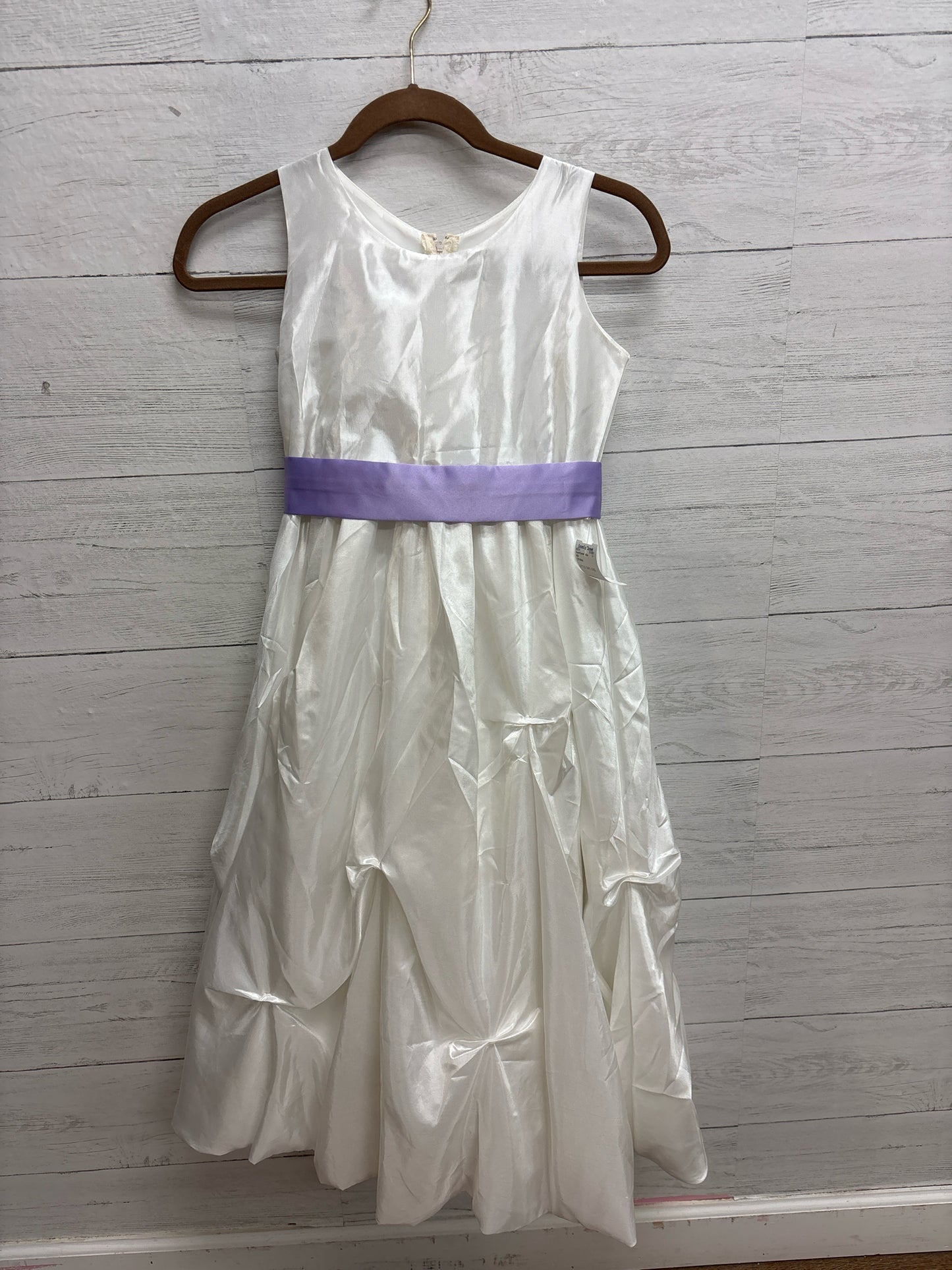 Size 8 N/A Off White GOWN