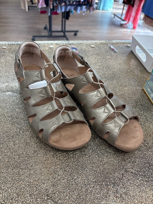 9.5 earth Tan Womens Shoe
