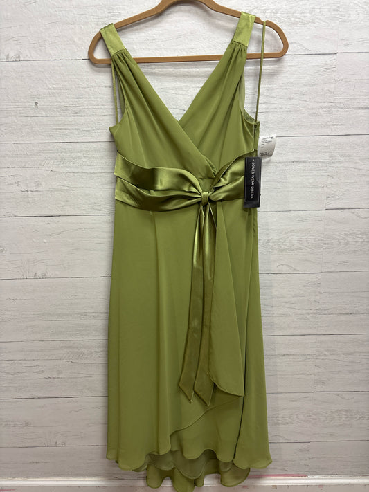 Size 14 JONES WEAR DRESS Green GOWN
