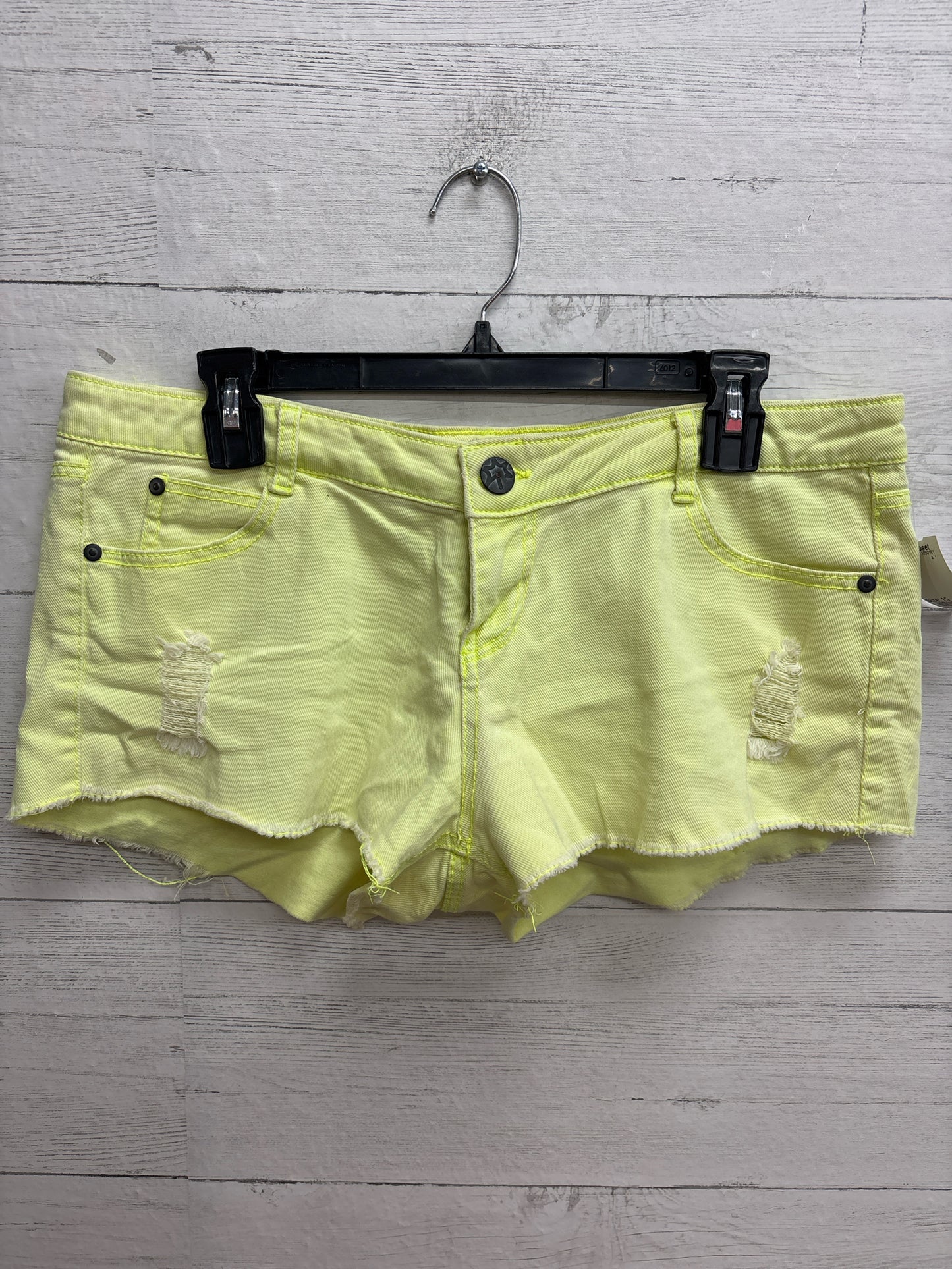 Size 15 Vanilla Star Green Womens Shorts