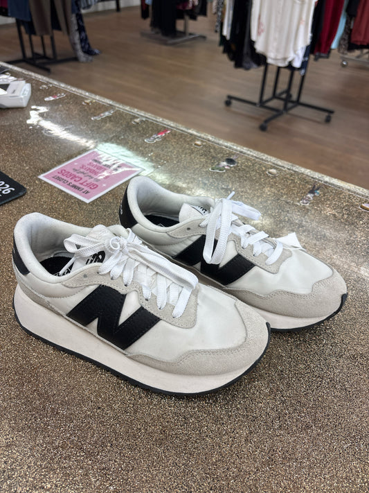 6 New Balance White Womens Shoe