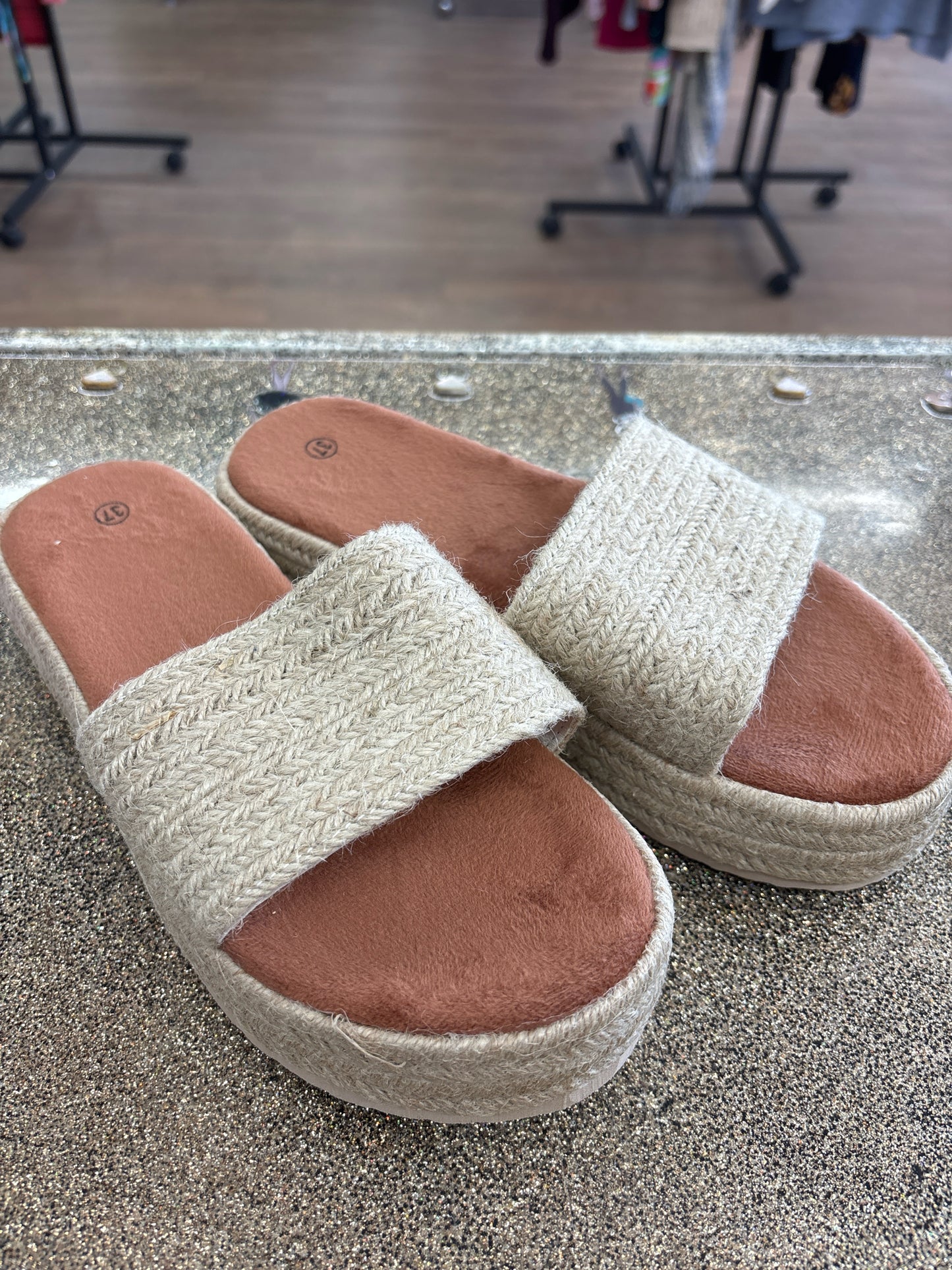 7 N/A Tan Womens Sandal