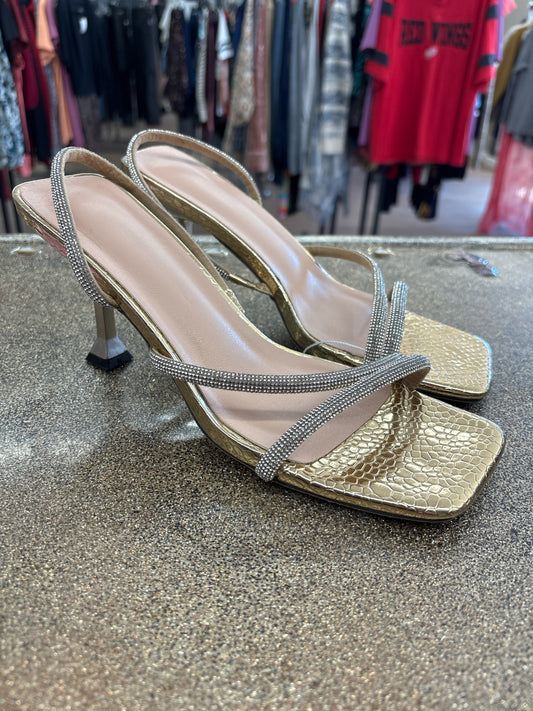 10 N/A Gold/Silver Womens Shoe