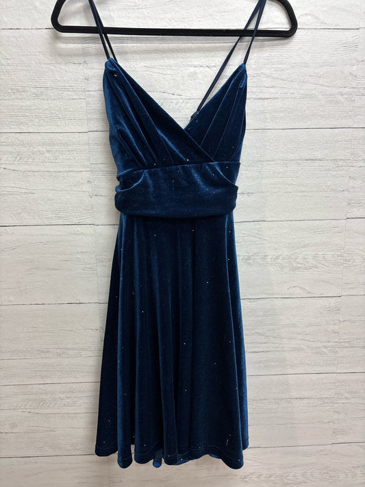 Size M D&M Navy GOWN
