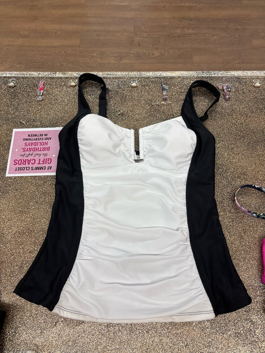 Size 8 Venus Black/White Swimsuit