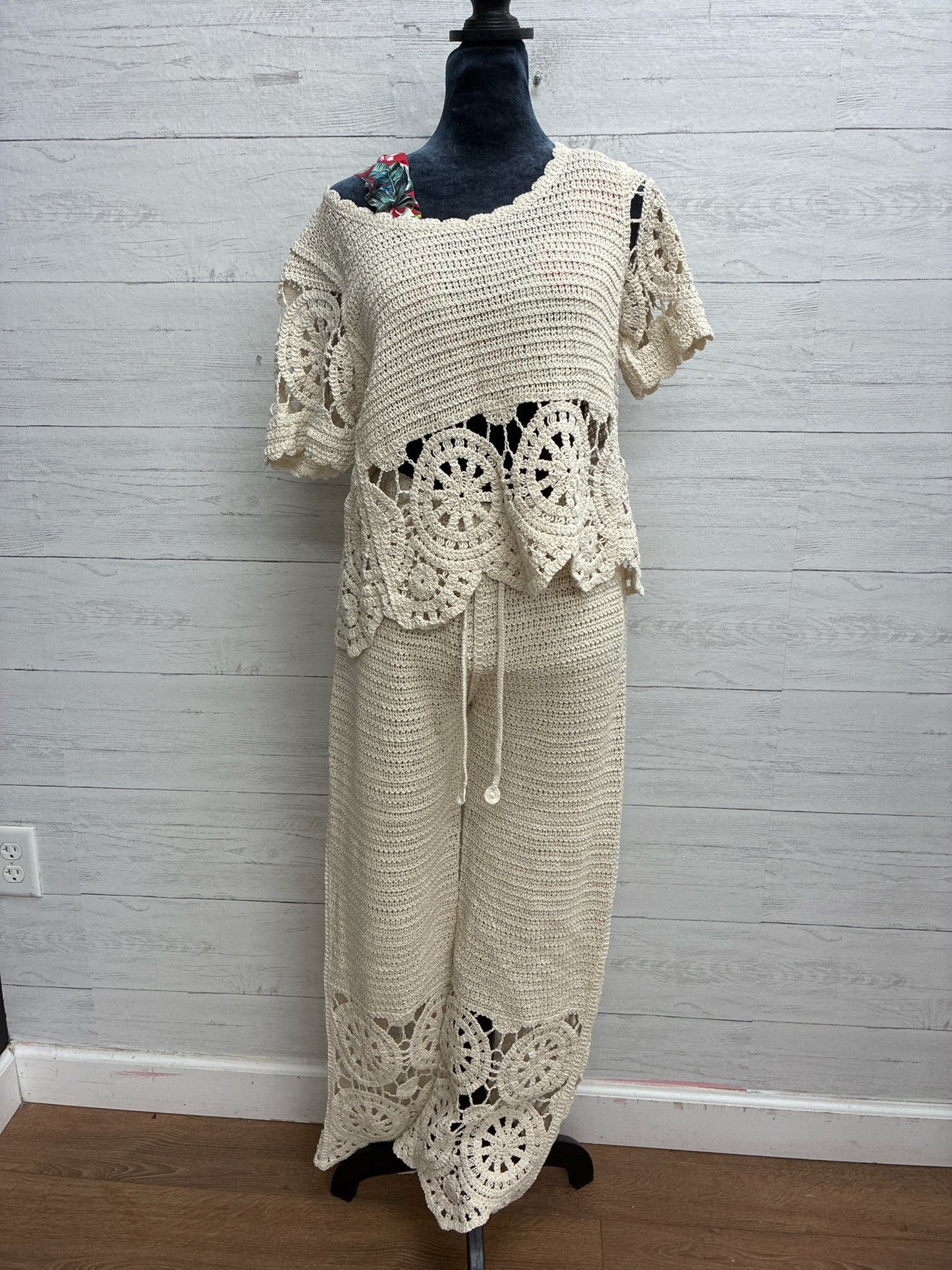 Size M Solitaire Cream Womens 2-Pc