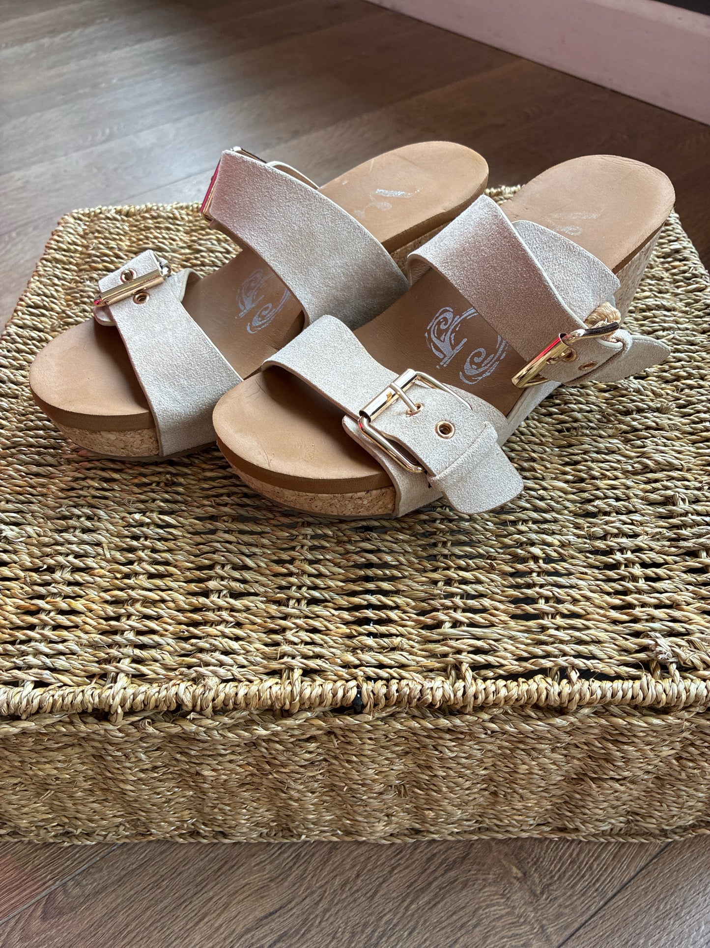 7 VERY G Tan Womens Heels