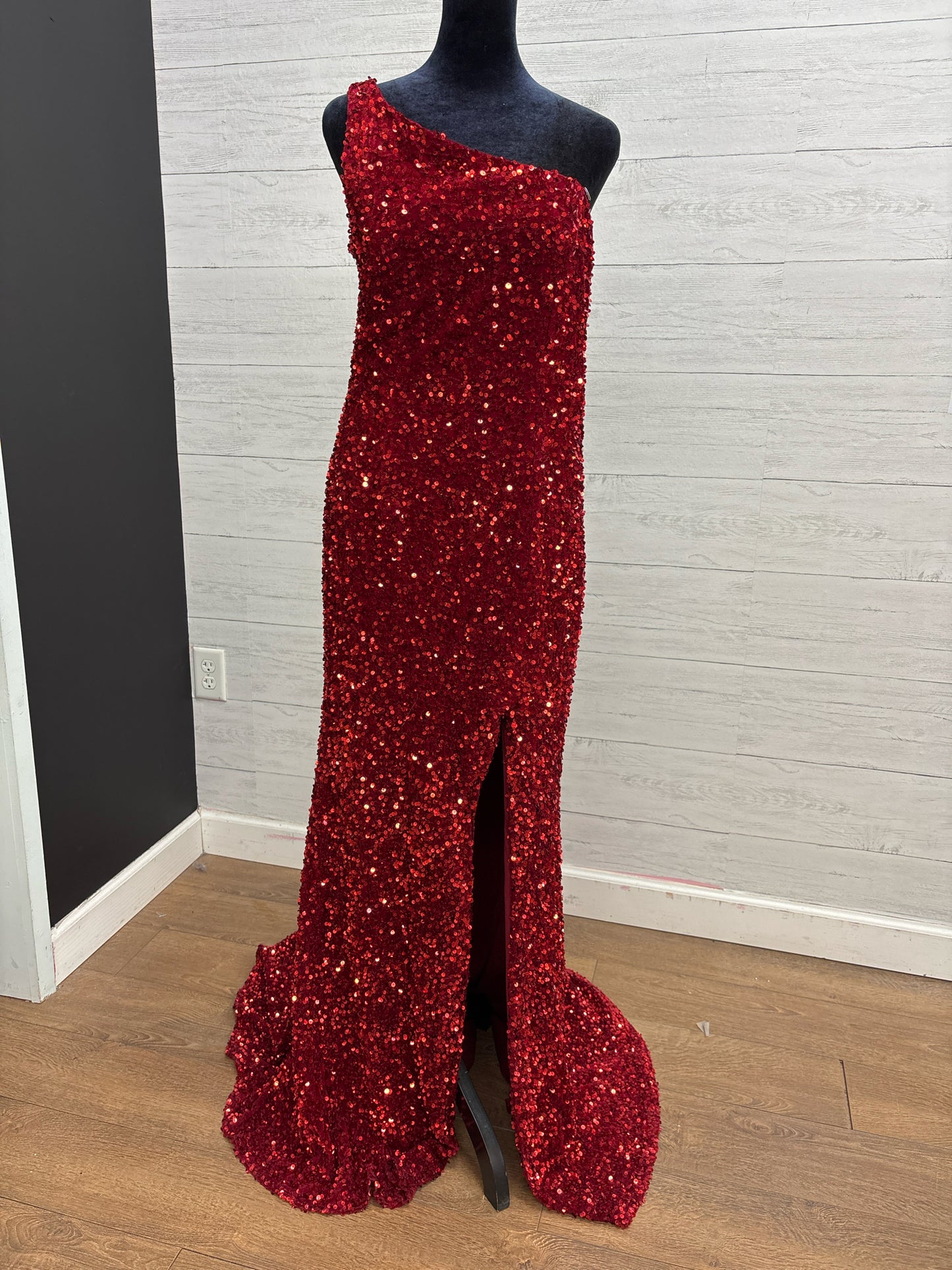 Size 10 LAVETIR Red GOWN