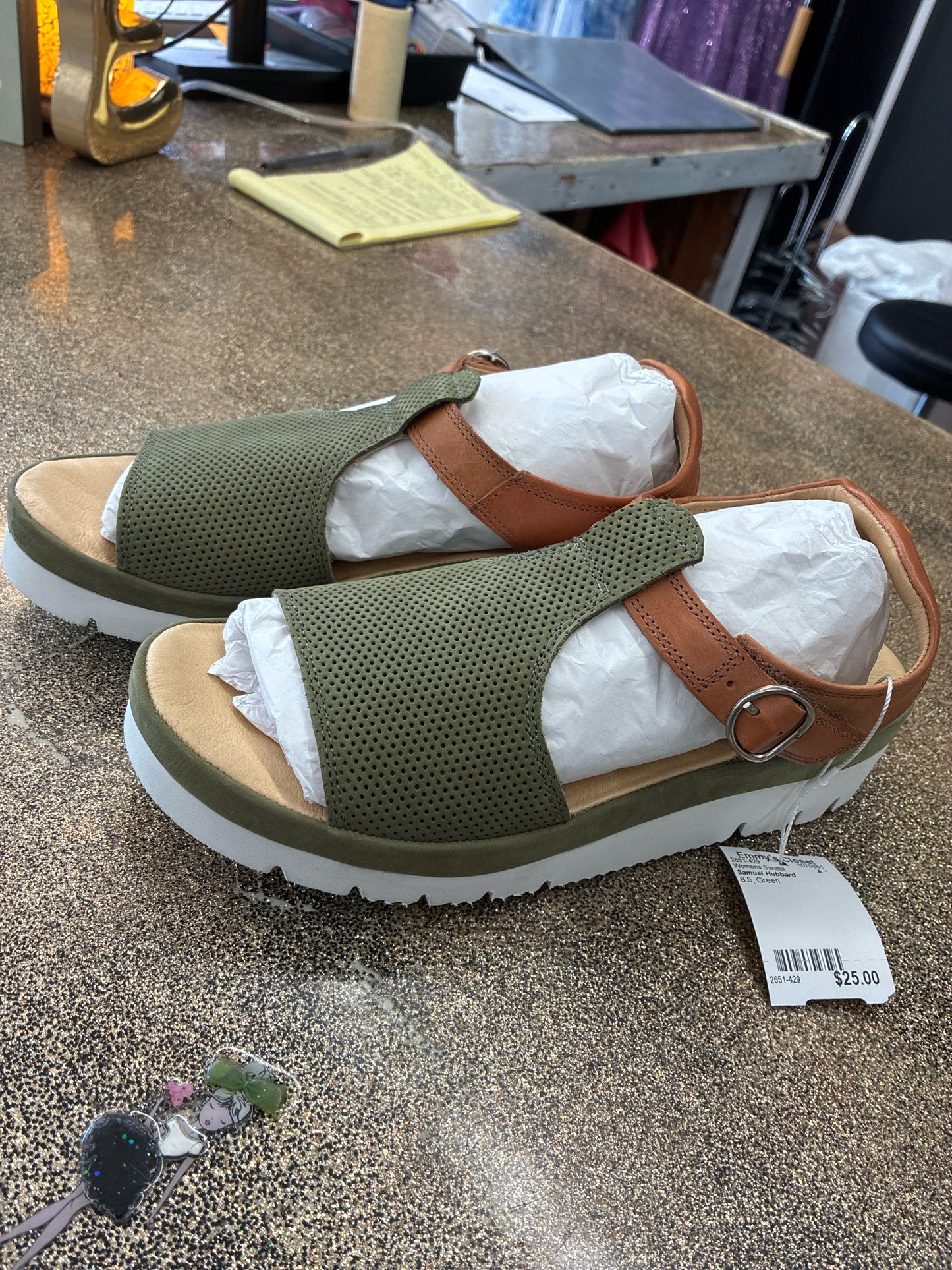 8.5 Samuel Hubbard Green Womens Sandal