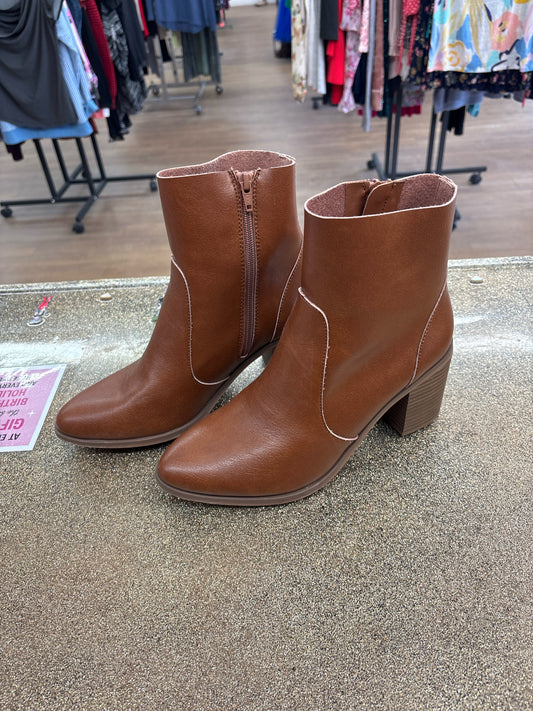 9.5 Universal Threads Brown Womens Boot