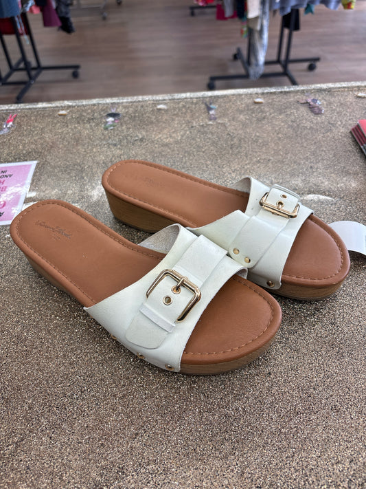 7.5 Universal Threads White Womens Sandal