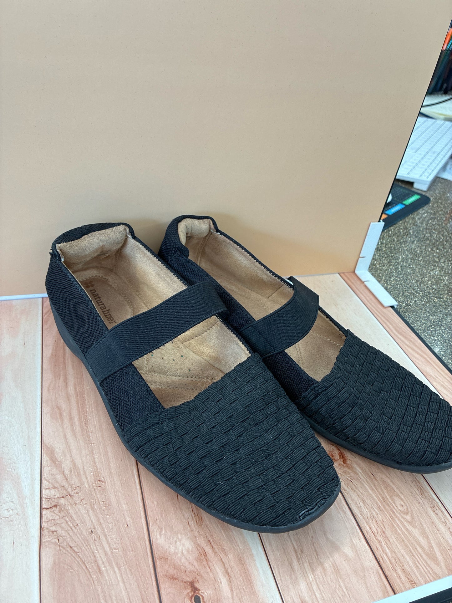 8.5 Naturalizer Black Womens Shoe