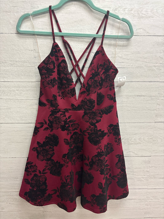 Size L Windsor Red GOWN